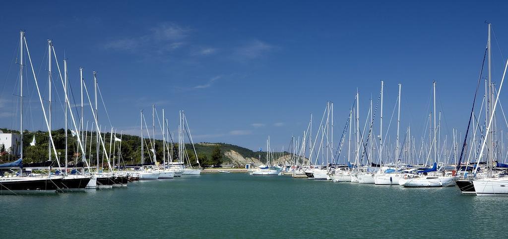 Apartma Ema Izola Bagian luar foto
